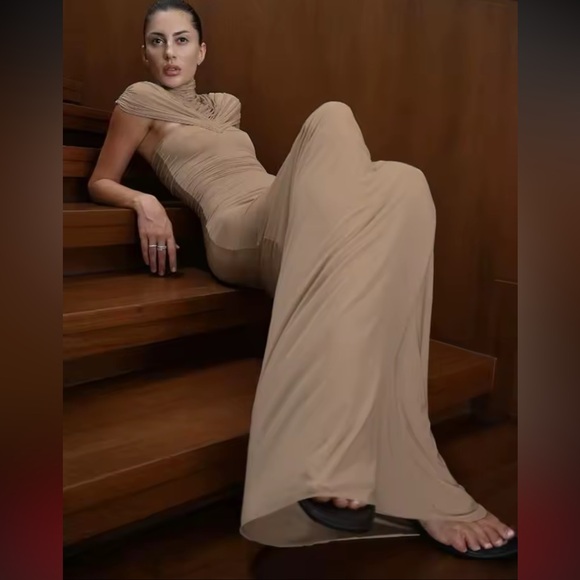 Nude sculpted maxi dress like helsa mugler - Picture 4 of 14